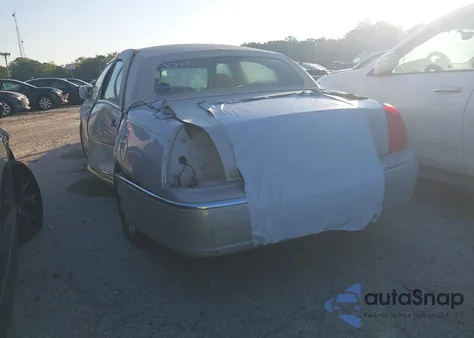 2004 Lincoln Town Car Ultimate z USA, uszkodzony, nr VIN 1LNHM83W14Y615777